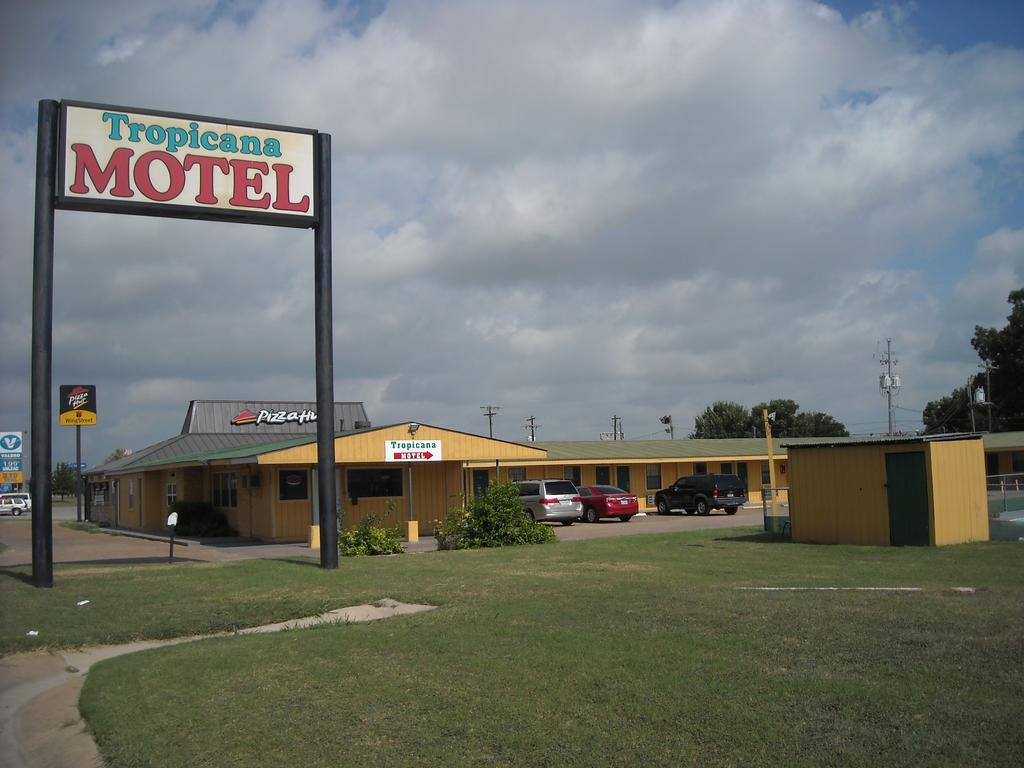 Tropicana Motel Bastrop Extérieur photo