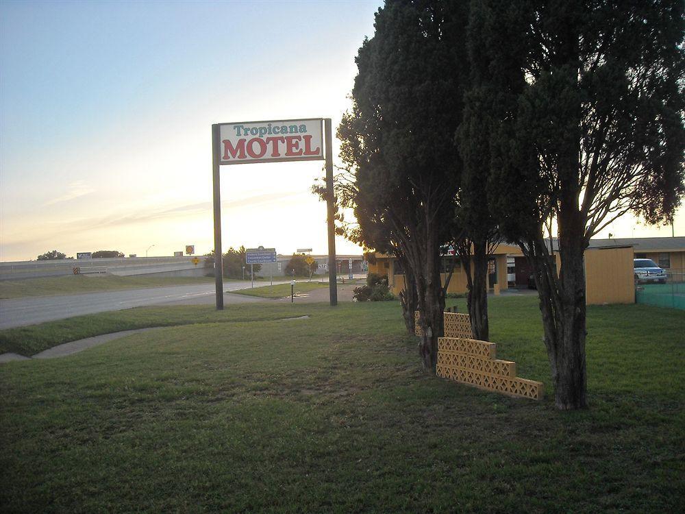 Tropicana Motel Bastrop Extérieur photo