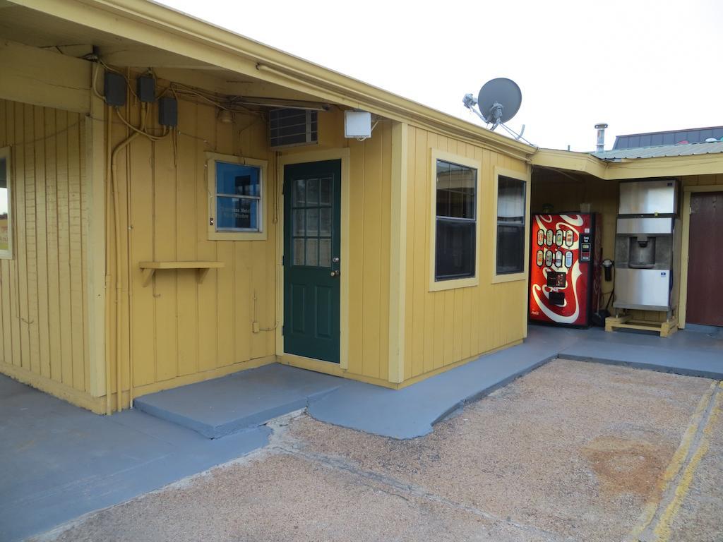 Tropicana Motel Bastrop Extérieur photo